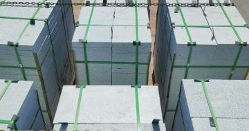 湛江 芝麻白花岗岩5公分地铺石 花岗岩厂家工厂装车日常