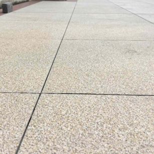 湛江 黄金麻花岗岩石板材荔枝面地面铺装效果