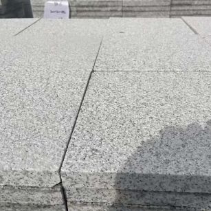 湛江 白麻花岗岩石材推荐 荔枝面地铺石