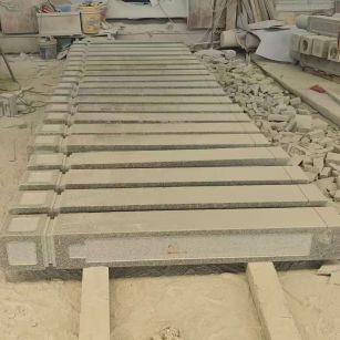 湛江 芝麻白异形加工雕刻-栏杆大柱，方柱