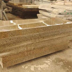 湛江 黄金麻栏杆料半成品加工中