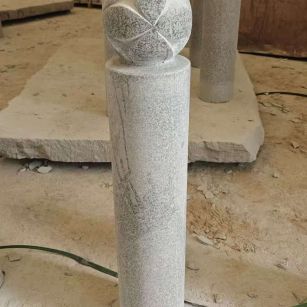 湛江 芝麻白花岗岩石材挡车石柱、停车柱、圆柱挡车柱、方柱挡车柱等