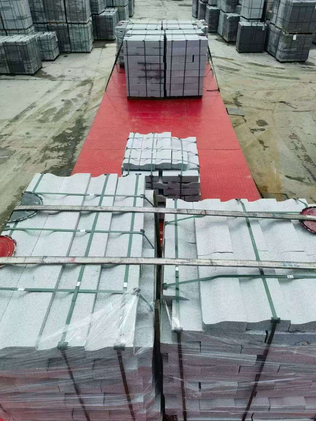 湛江 芝麻白仿形加直形路沿石出货日常