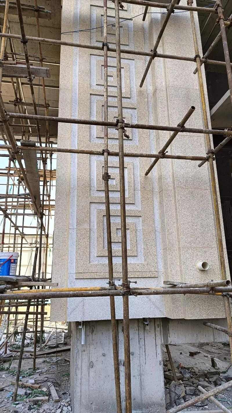 湛江 黄金麻花岗岩别墅外墙干挂回纹造型效果