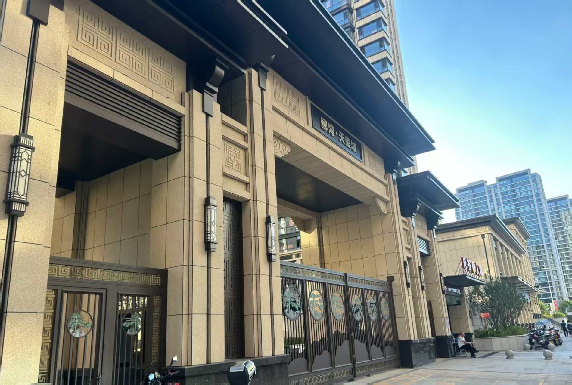 湛江 黄金麻花岗岩荔枝面小区门楼外墙干挂