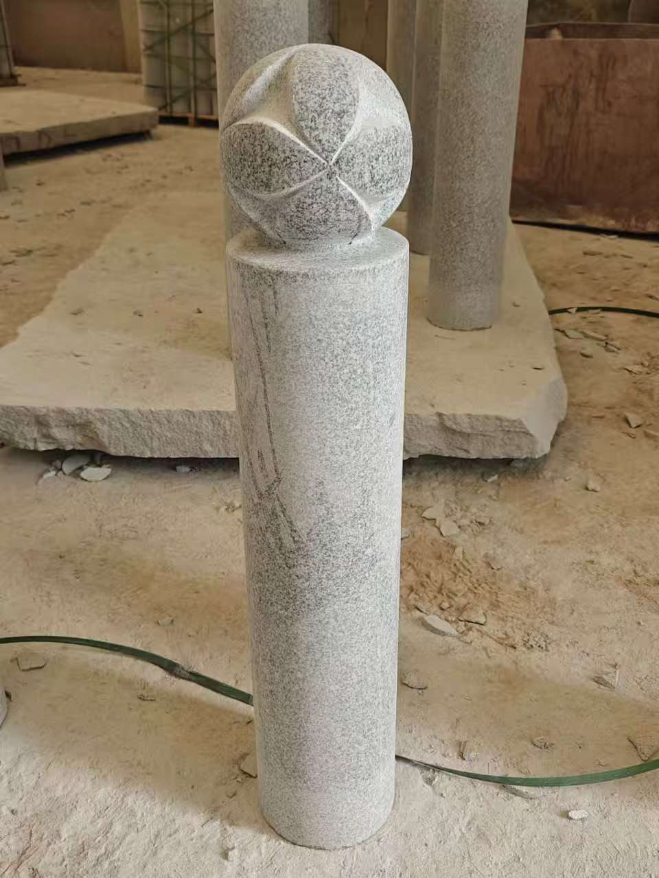 湛江 芝麻白花岗岩石材挡车石柱、停车柱、圆柱挡车柱、方柱挡车柱等