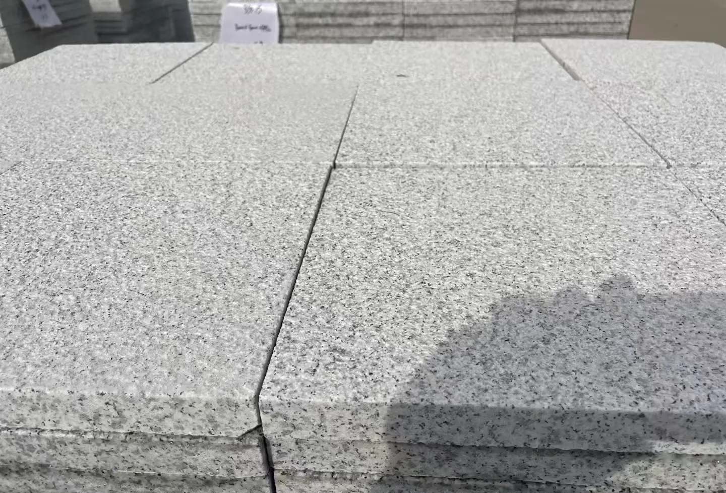 湛江 白麻花岗岩石材推荐 荔枝面地铺石