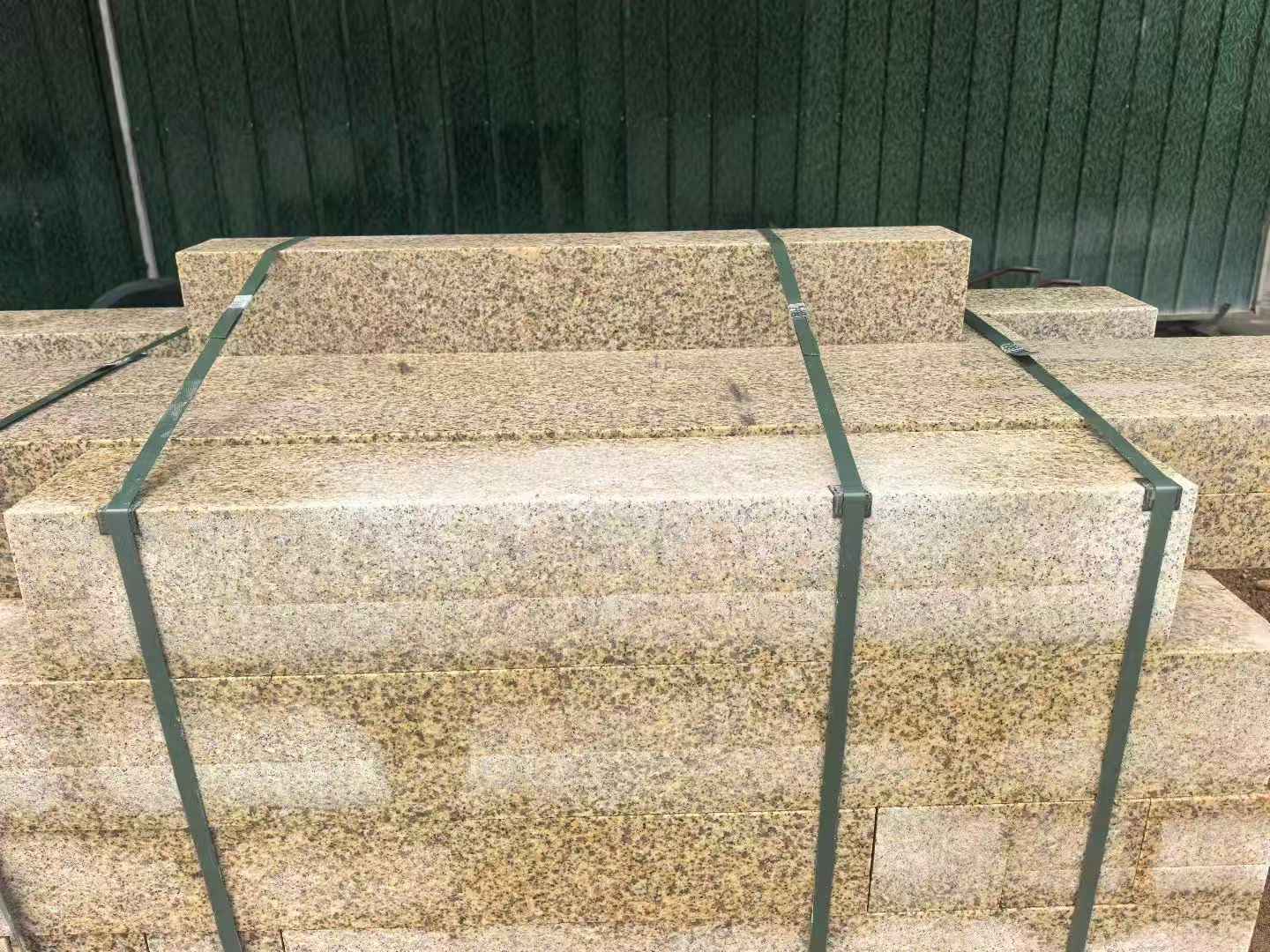 湛江 黄金麻花岗岩石材机切面栏杆料半成品