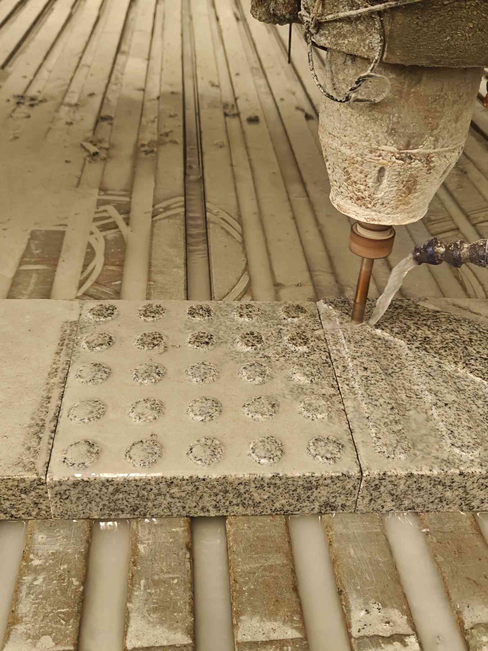 湛江 芝麻白花岗岩石材盲人石、盲道石、盲点石