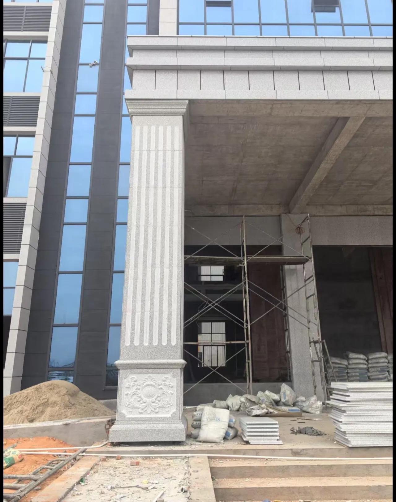 湛江 芝麻白光面花岗岩门楼大柱（罗马柱）配雕花底座