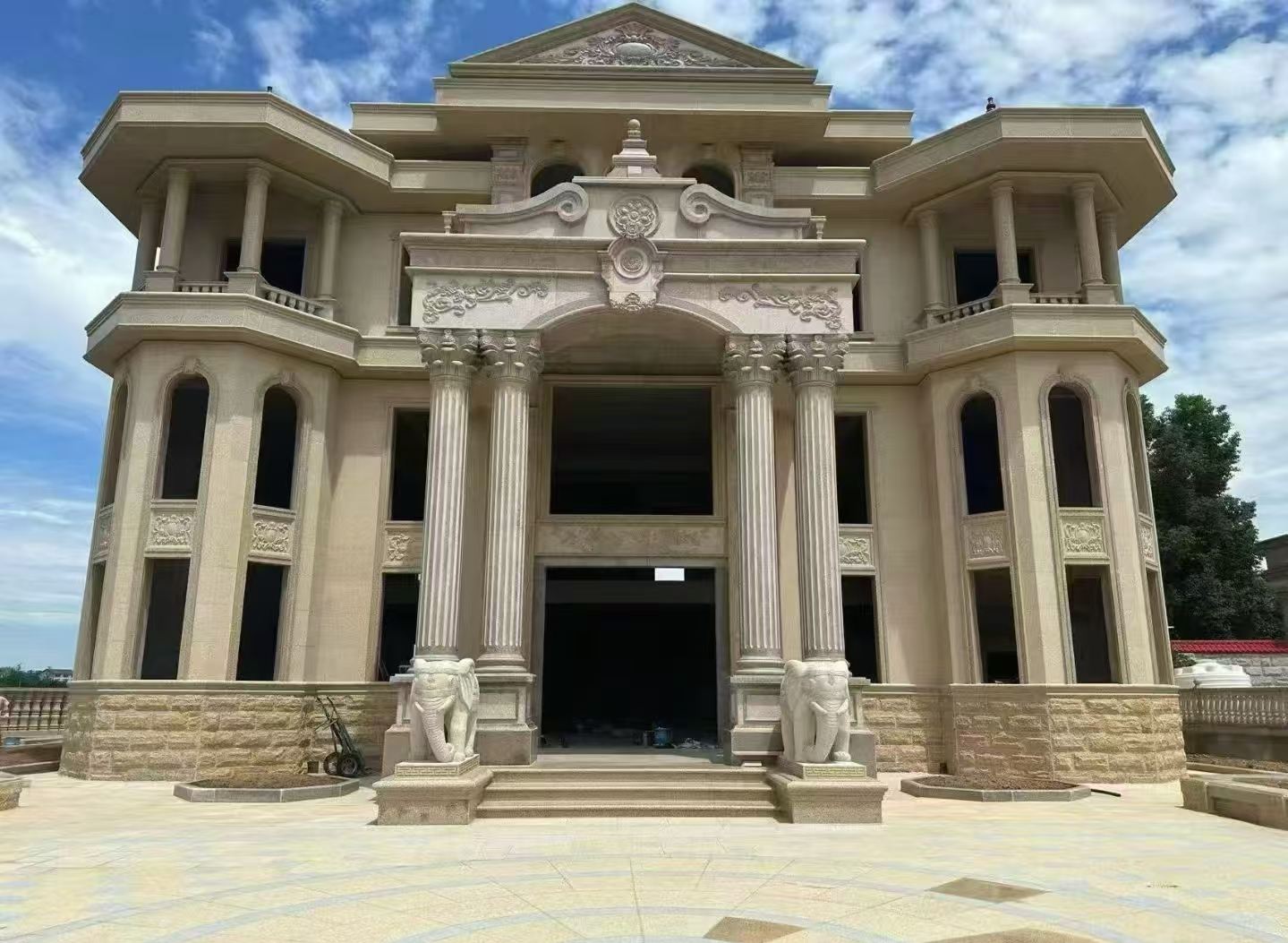 湛江 黄金麻别墅外墙干挂，大柱，大象，蘑菇石，雕花板