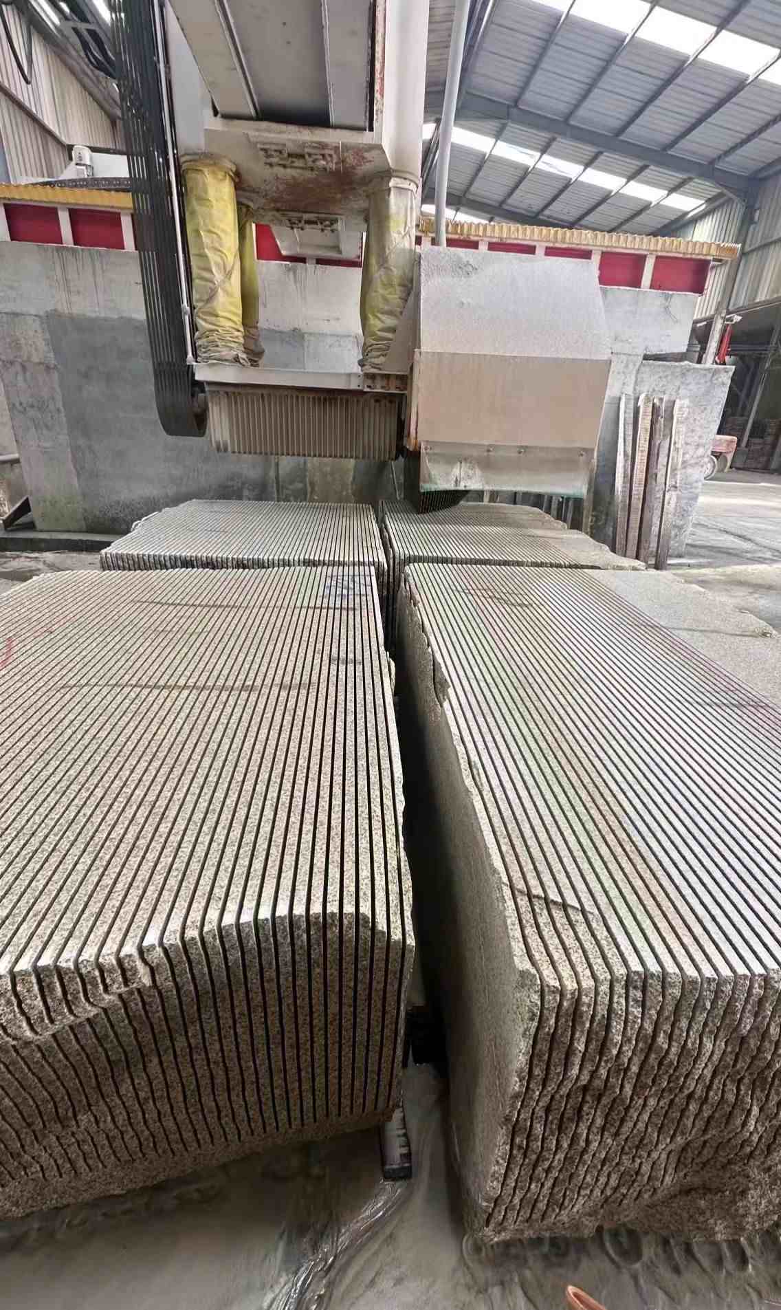 湛江 车间生产日常，黄金麻白麻花岗岩