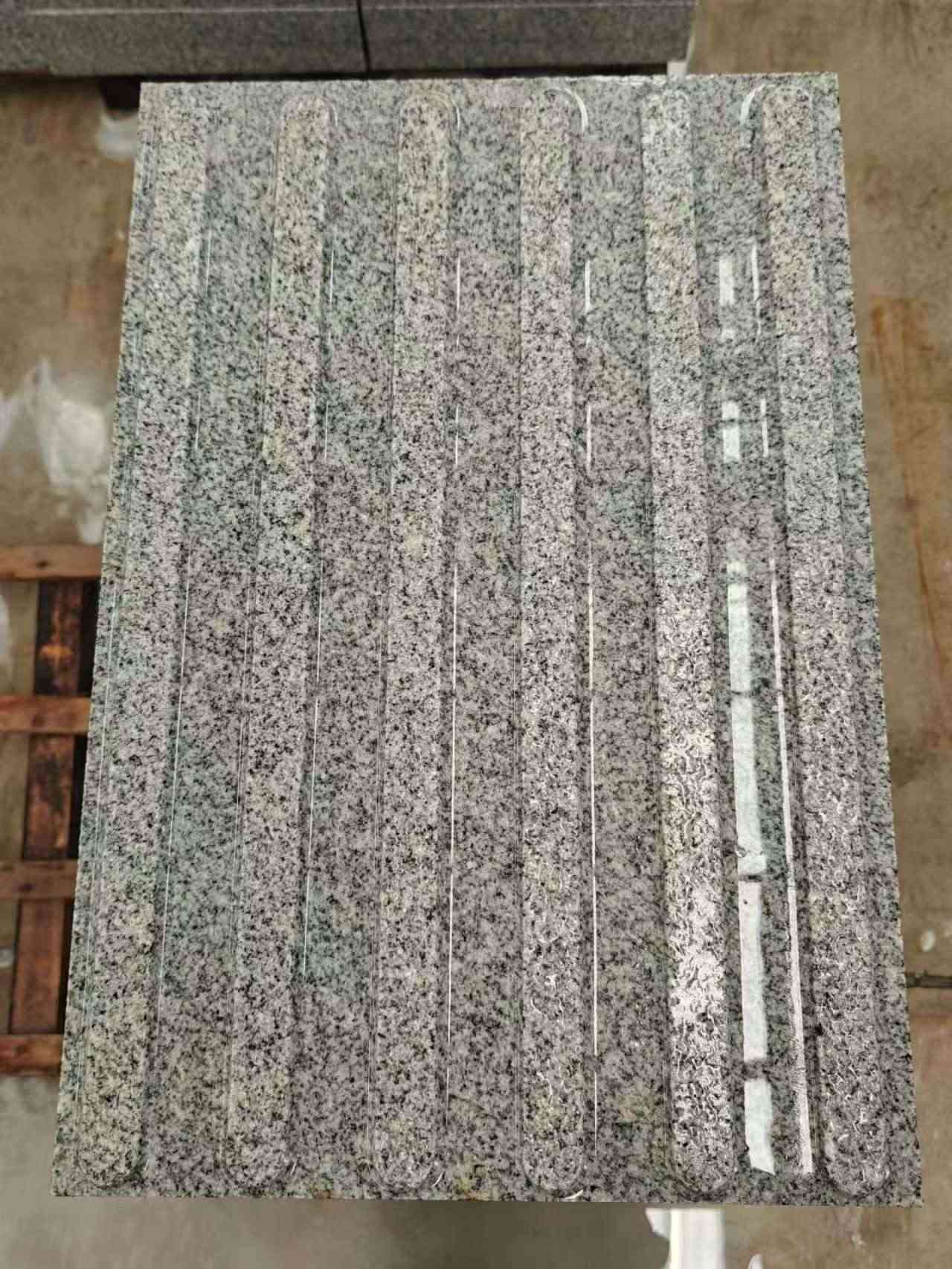 湛江 芝麻白花岗岩荔枝面雕刻盲道，盲条