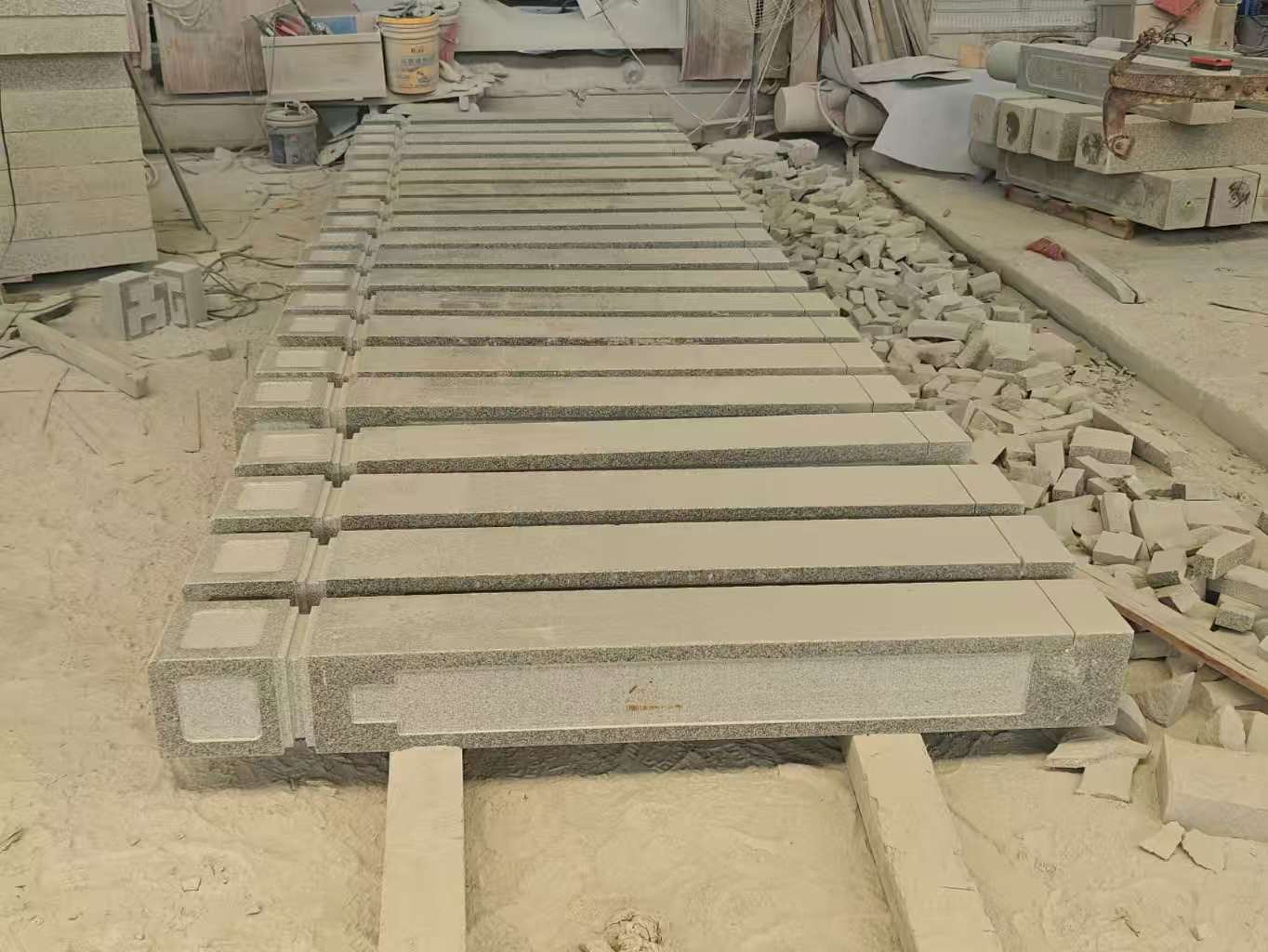 湛江 芝麻白异形加工雕刻-栏杆大柱，方柱