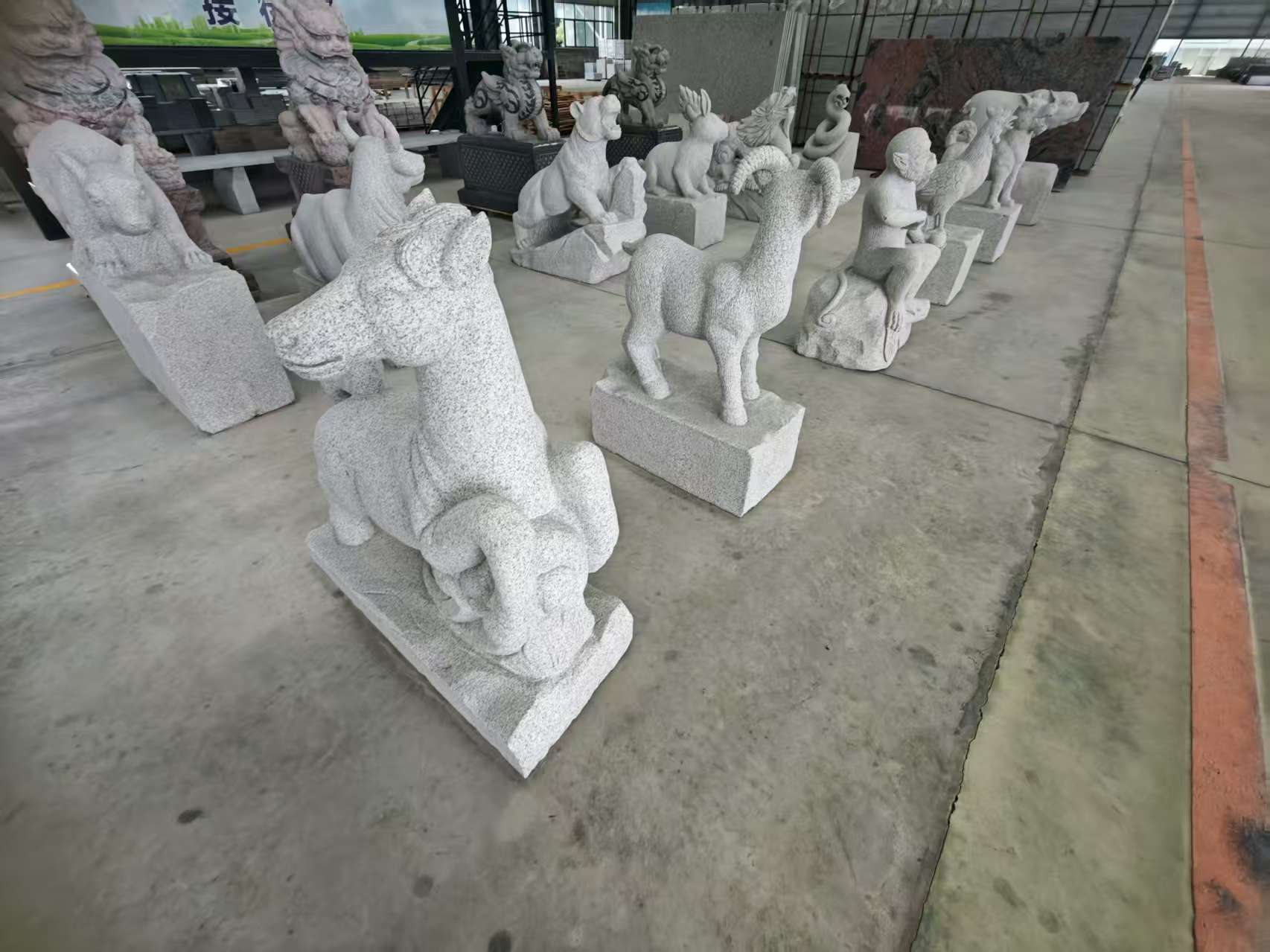 湛江 芝麻白花岗岩造型立体雕刻——十二生肖