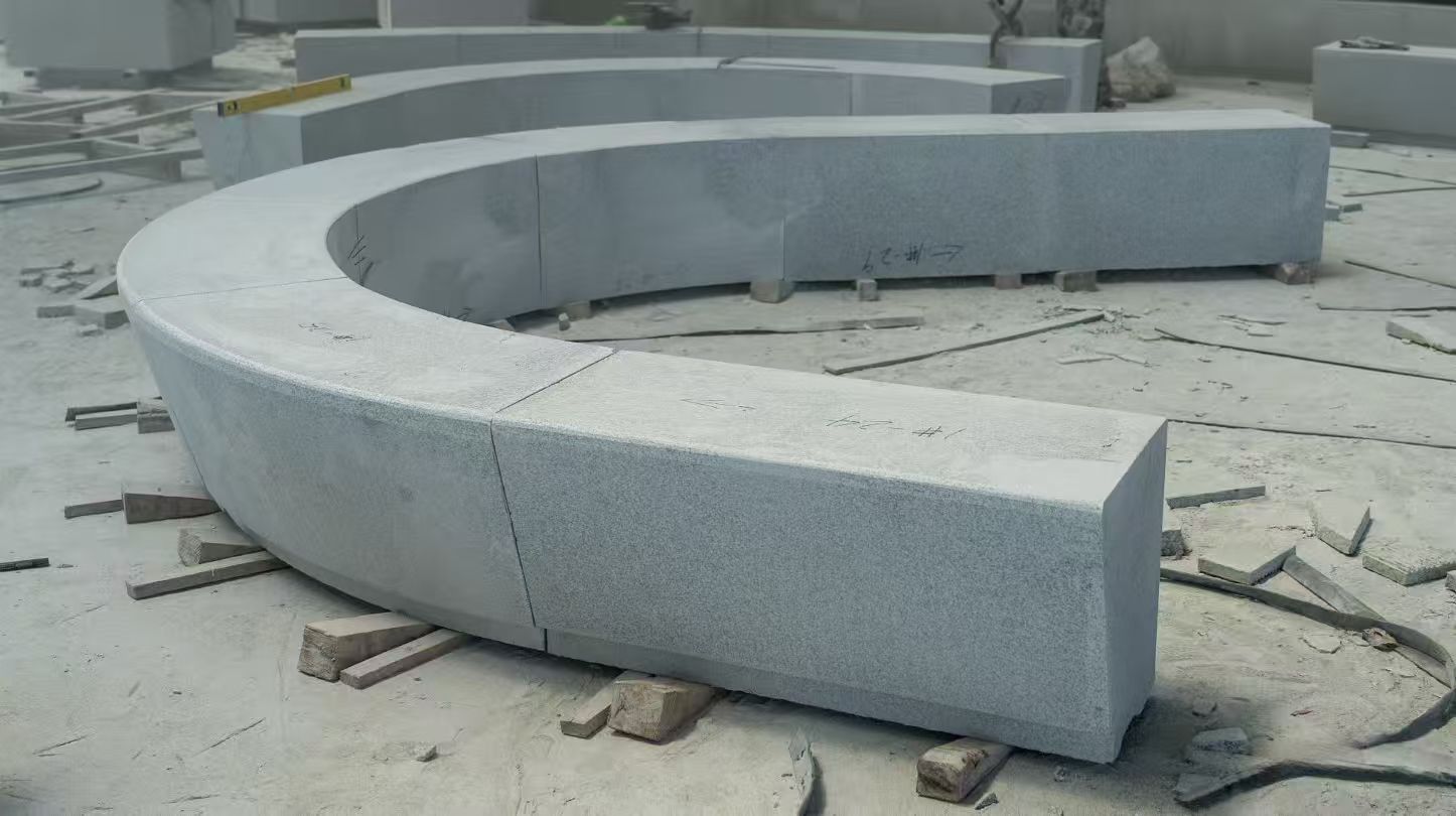 湛江 芝麻白花岗岩光面弧形坐凳