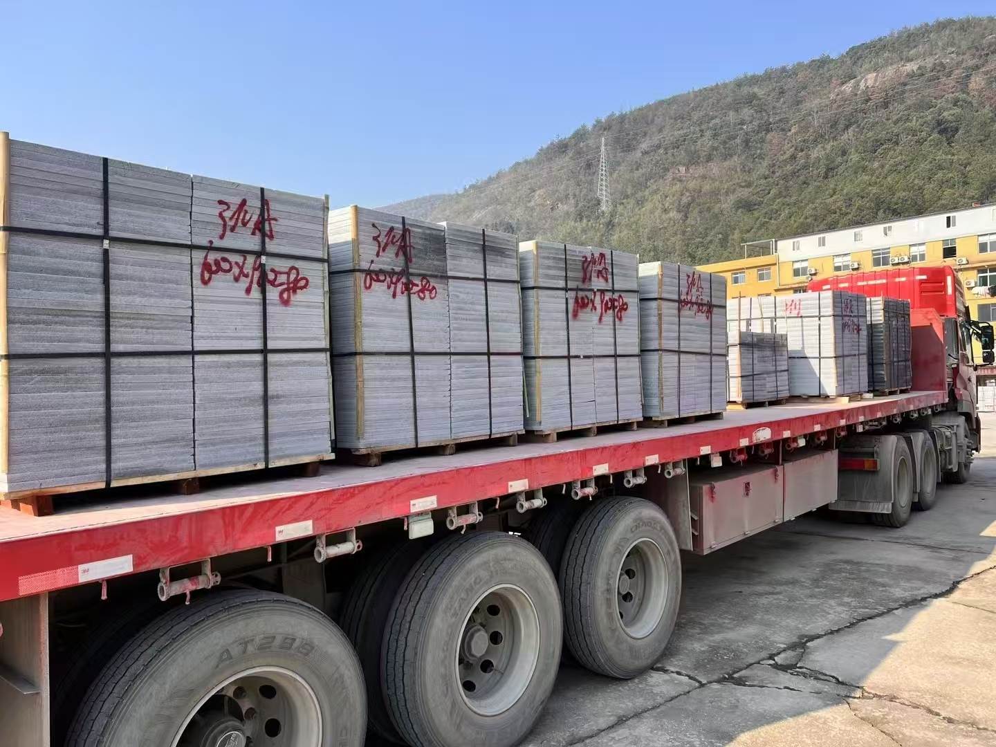 湛江 芝麻灰地铺石出货日常