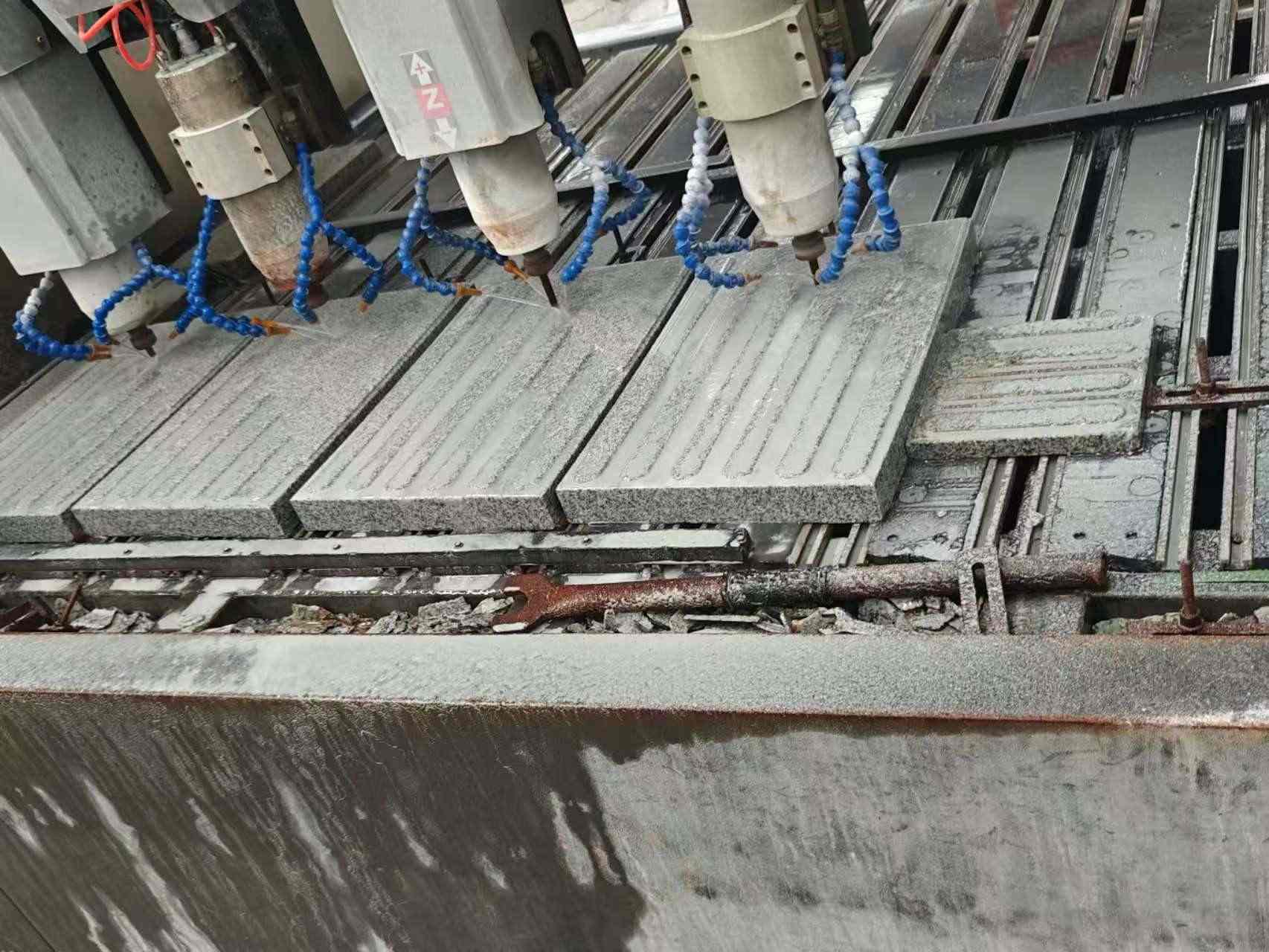 湛江 芝麻白花岗岩荔枝面盲道雕刻