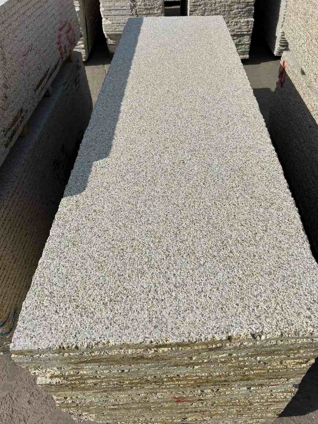 湛江 黄金麻花岗岩荔枝面毛板，半成品