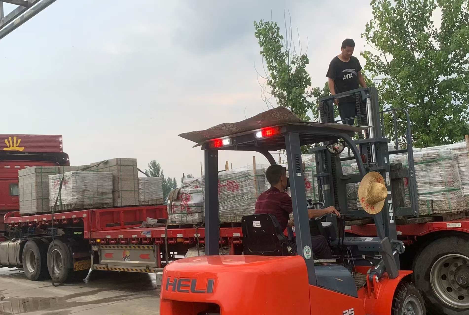 湛江 黄金麻冰裂纹，地铺石装车