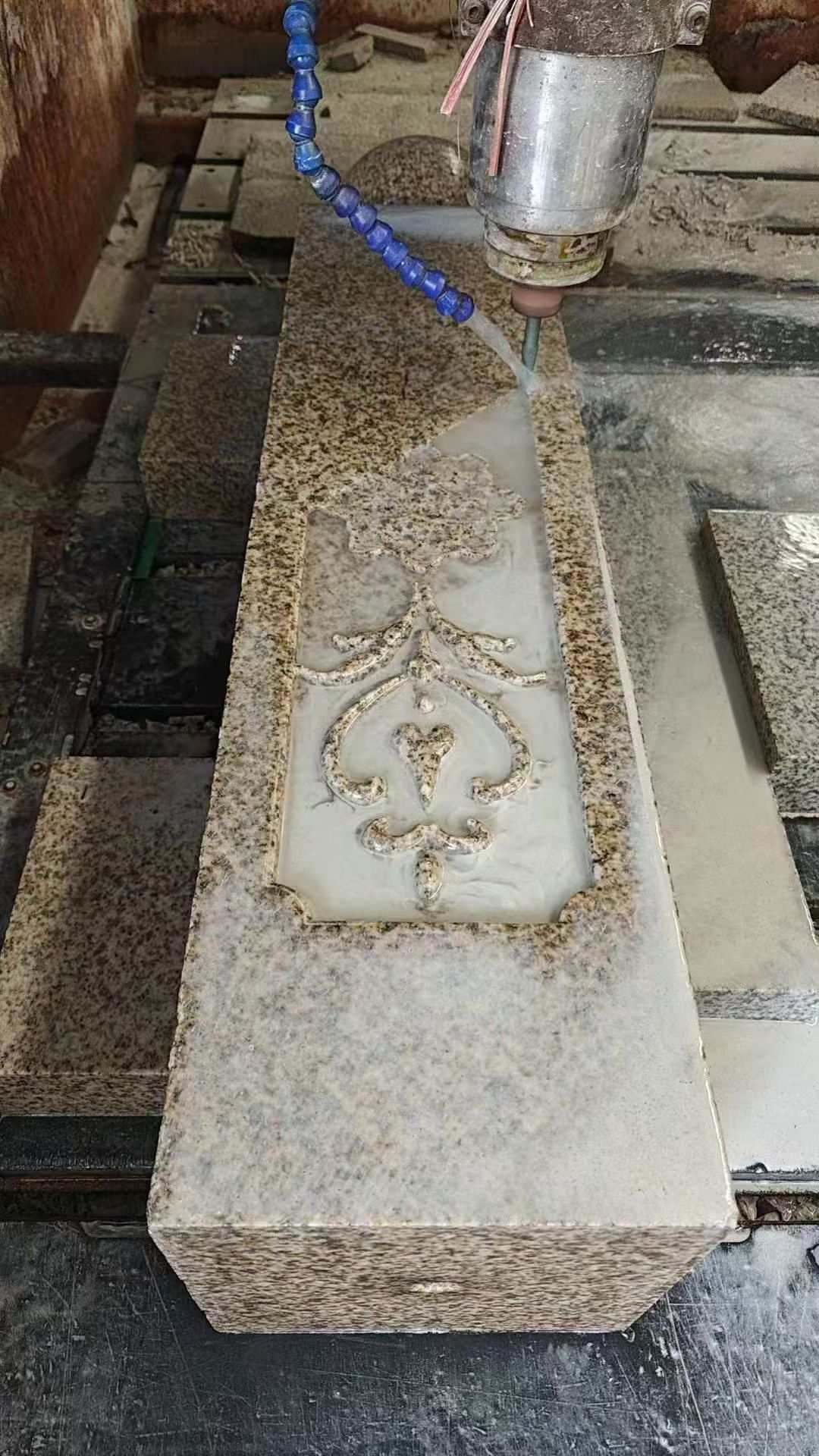 湛江 黄金麻花岗岩异形加工雕刻栏杆大柱