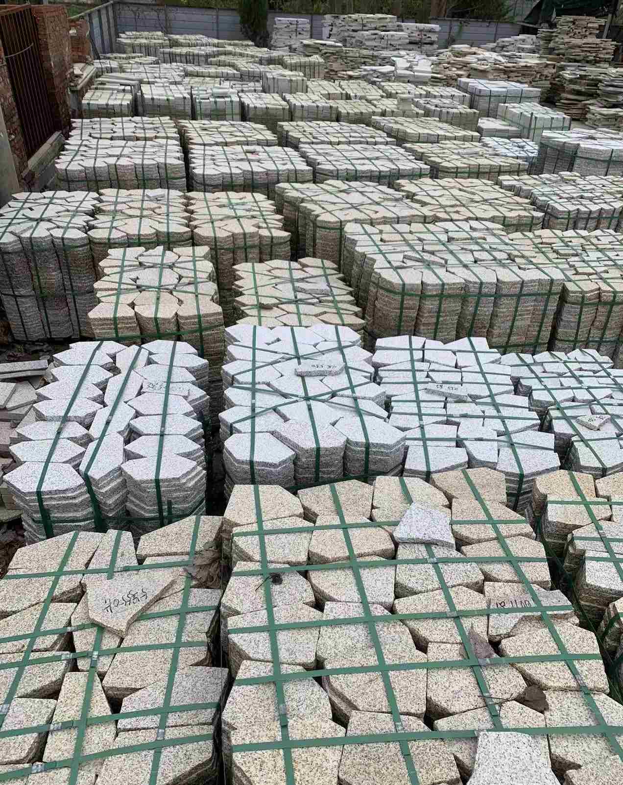 湛江 黄金麻白麻花岗岩荔枝面地铺石(冰裂纹)