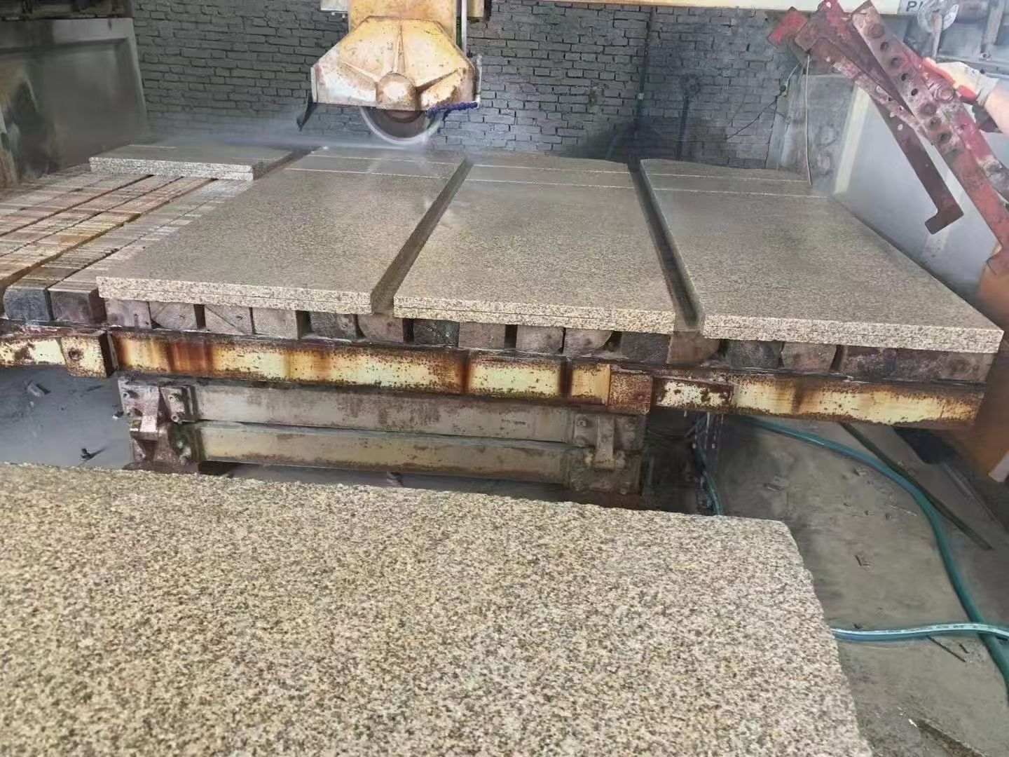 湛江 黄金麻荔枝面成品板加工