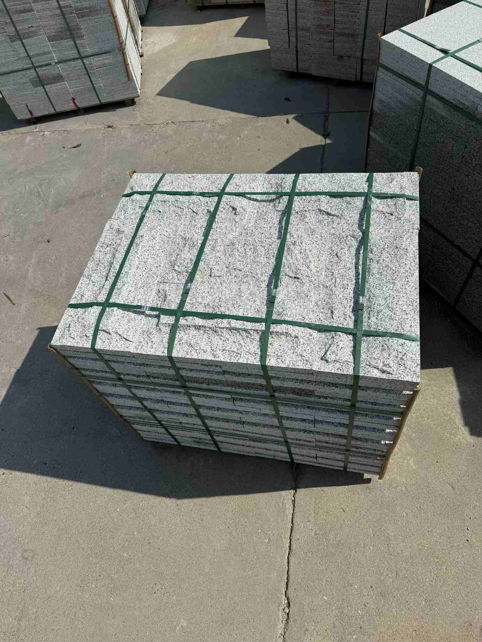 湛江 白麻花岗岩石材自然面蘑菇石成品