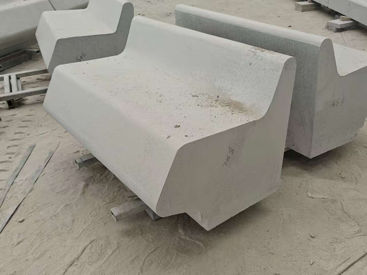 湛江 芝麻白花岗岩异形坐凳，石凳