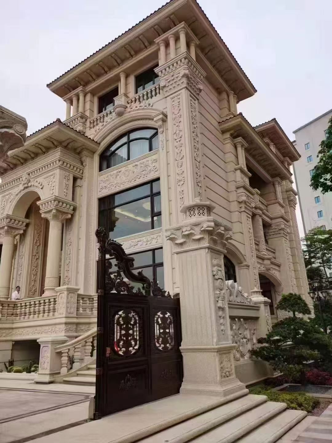 湛江 黄金麻花岗岩别墅外墙干挂效果展示